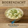 Portie aardappelsalade met peterselie op bord